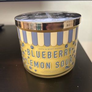 Bath and Body Works 3-Wick Candle Blueberry Lemon Sour